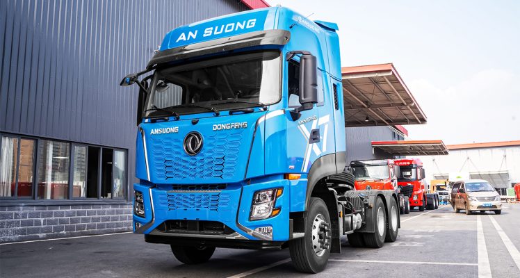 Ngoại thất xe đầu kéo Dongfeng X7 hiện đại, khoẻ khoắn