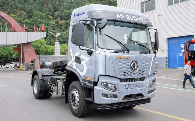 đầu kéo dongfeng x3 1 cầu