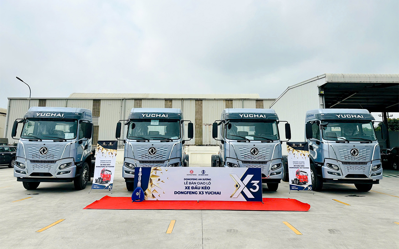 Khung cảnh tại buổi lễ bàn giao lô xe đầu kéo Dongfeng X3