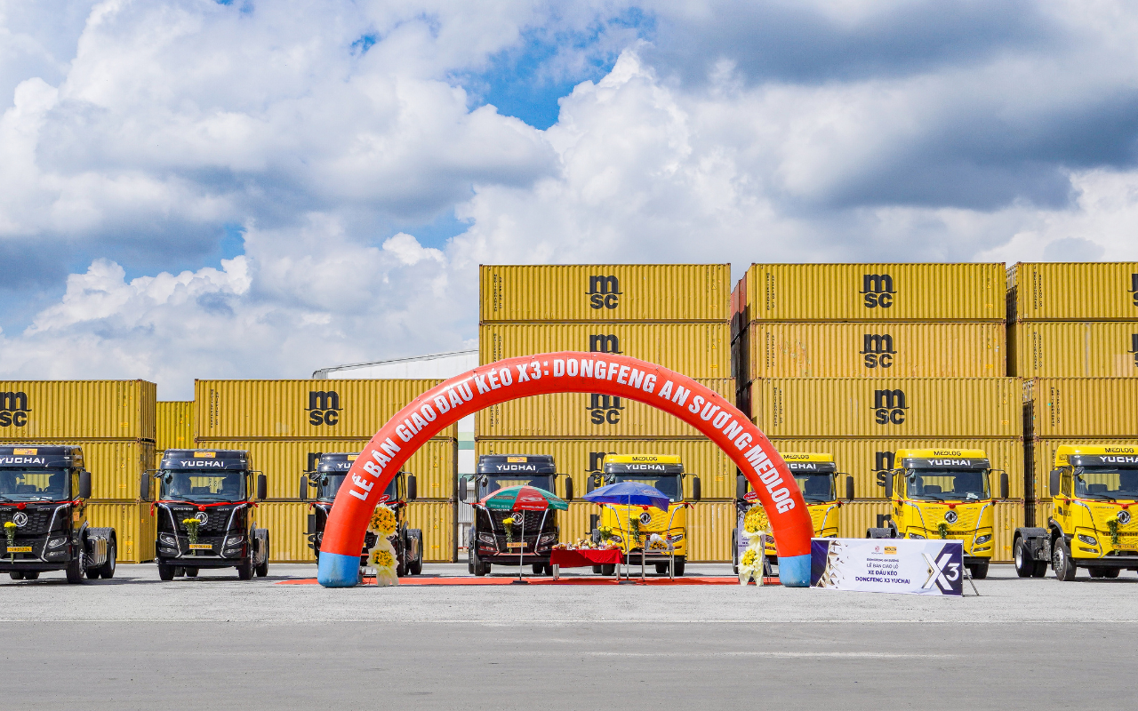 Khung cảnh hoàng tráng của lễ bàn giao xe đầu kéo Dongfeng X3 tại Medlog Depot