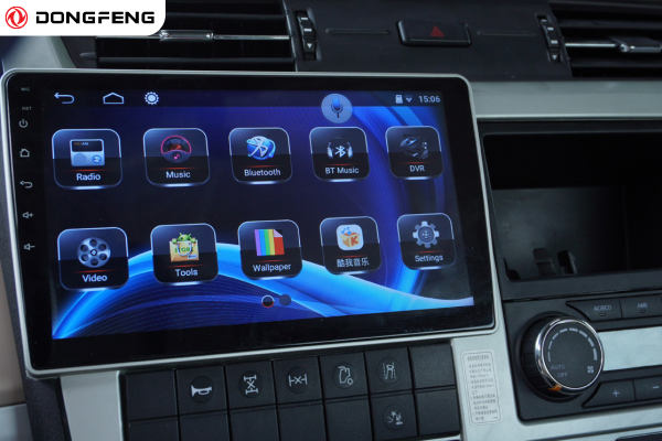 Màn hình giải trí trên khoang nội thất xe đầu kéo Dongfeng X7
