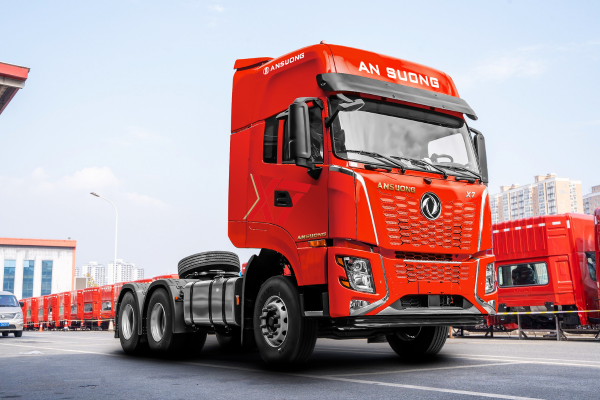 Xe đầu kéo Dongfeng 2 cầu thế hệ mới
