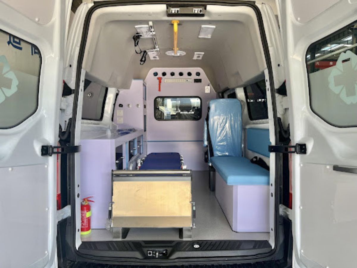 Nội thất xe cứu thương ford transit